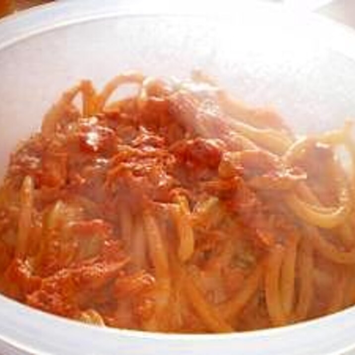 鮭のこってりトマトソースパスタ